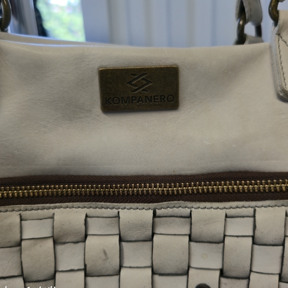 KOMPANERO Cream Braided Leather Purse. - Picture 4 of 11